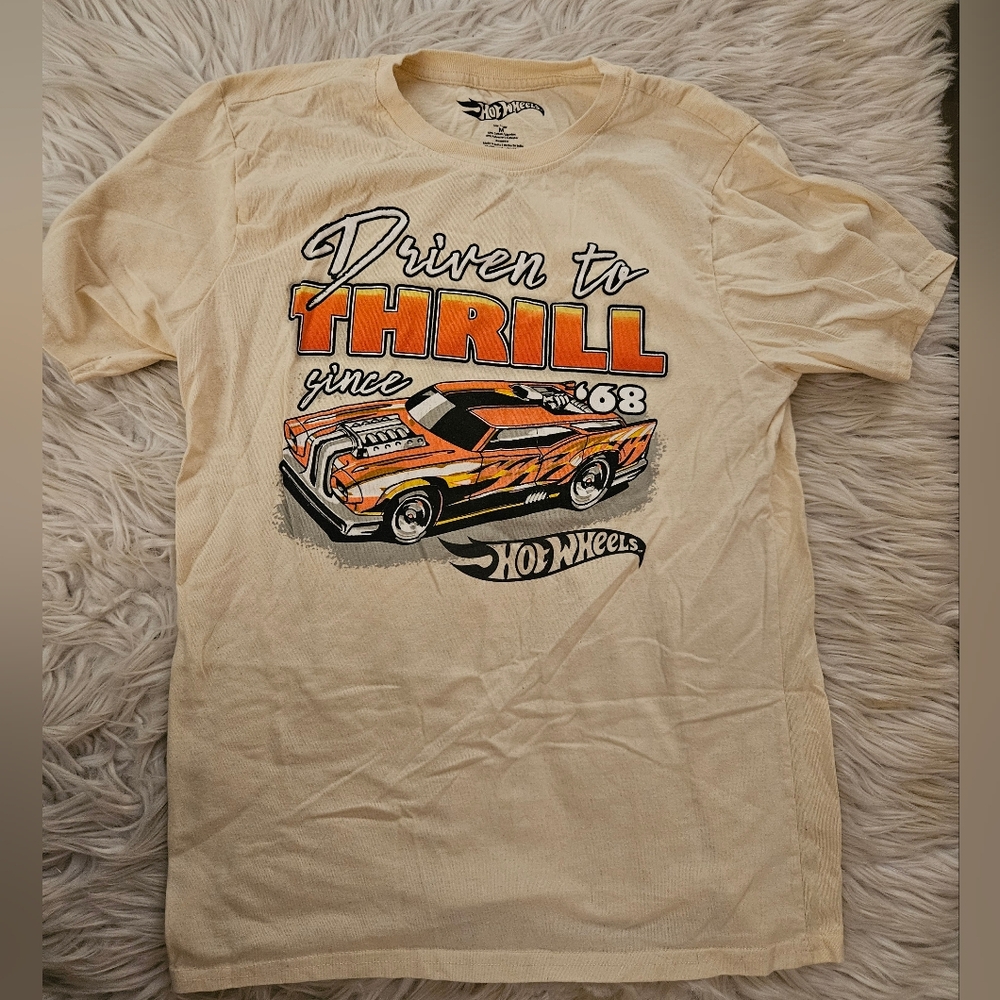 Hot Wheels “Driven to Thrill” Graphic Tee – Size Medium